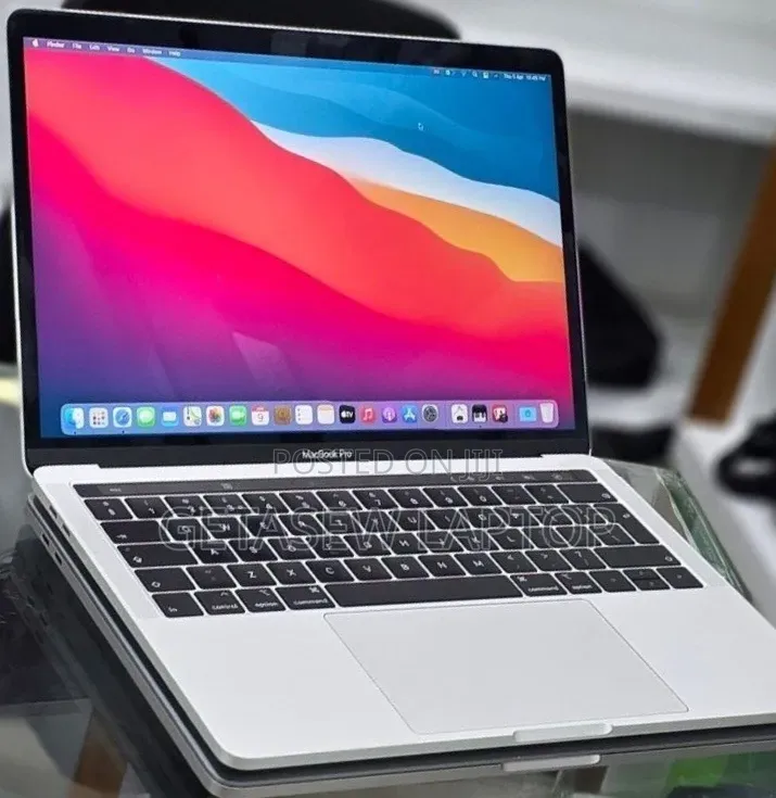 New Laptop Apple MacBook Pro 2019 16GB Apple M1 Pro SSD 256GB
