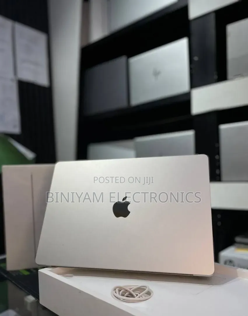 New Laptop Apple MacBook Air 2025 M4 16GB Apple M4 SSD 256GB