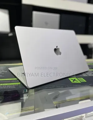 New Laptop Apple MacBook Air 2025 M4 24GB Apple M4 SSD 512GB