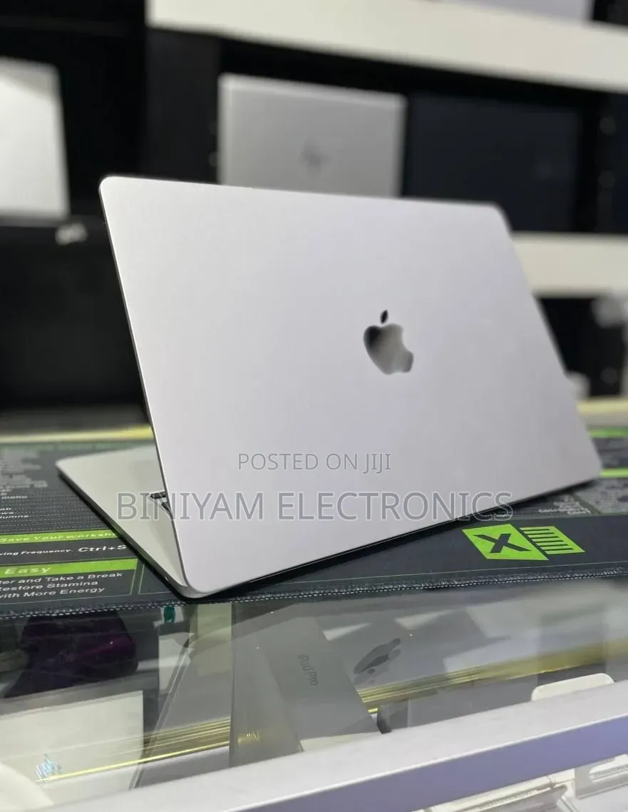 New Laptop Apple MacBook Air 2025 M4 24GB Apple M4 SSD 512GB