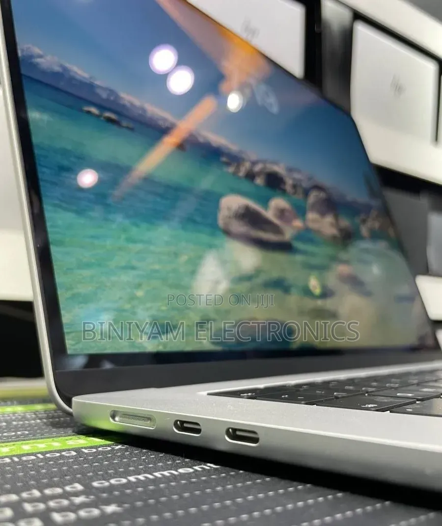 New Laptop Apple MacBook Air 2025 M4 24GB Apple M4 SSD 512GB