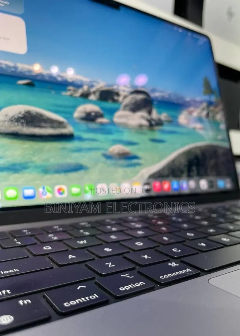New Laptop Apple MacBook Pro 2024 M3 8GB Apple M3 Pro SSD 512GB