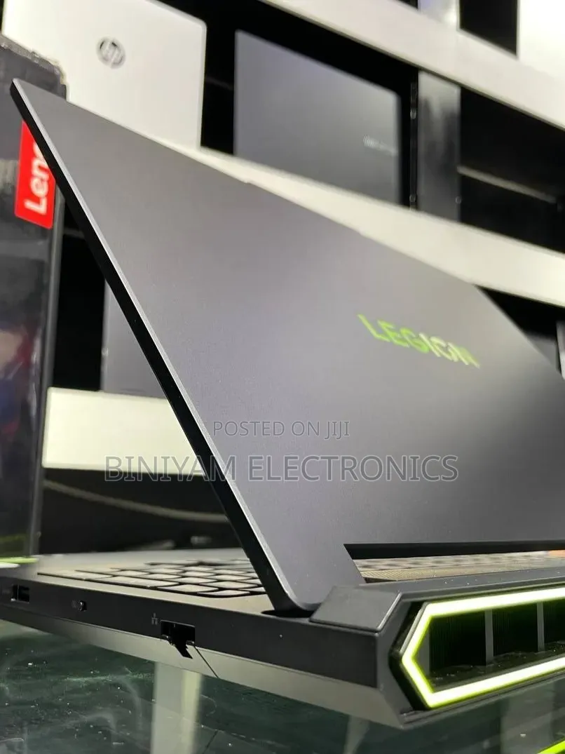 New Laptop Lenovo Legion Pro 7 64GB Intel Core Ultra 9 SSD 2T