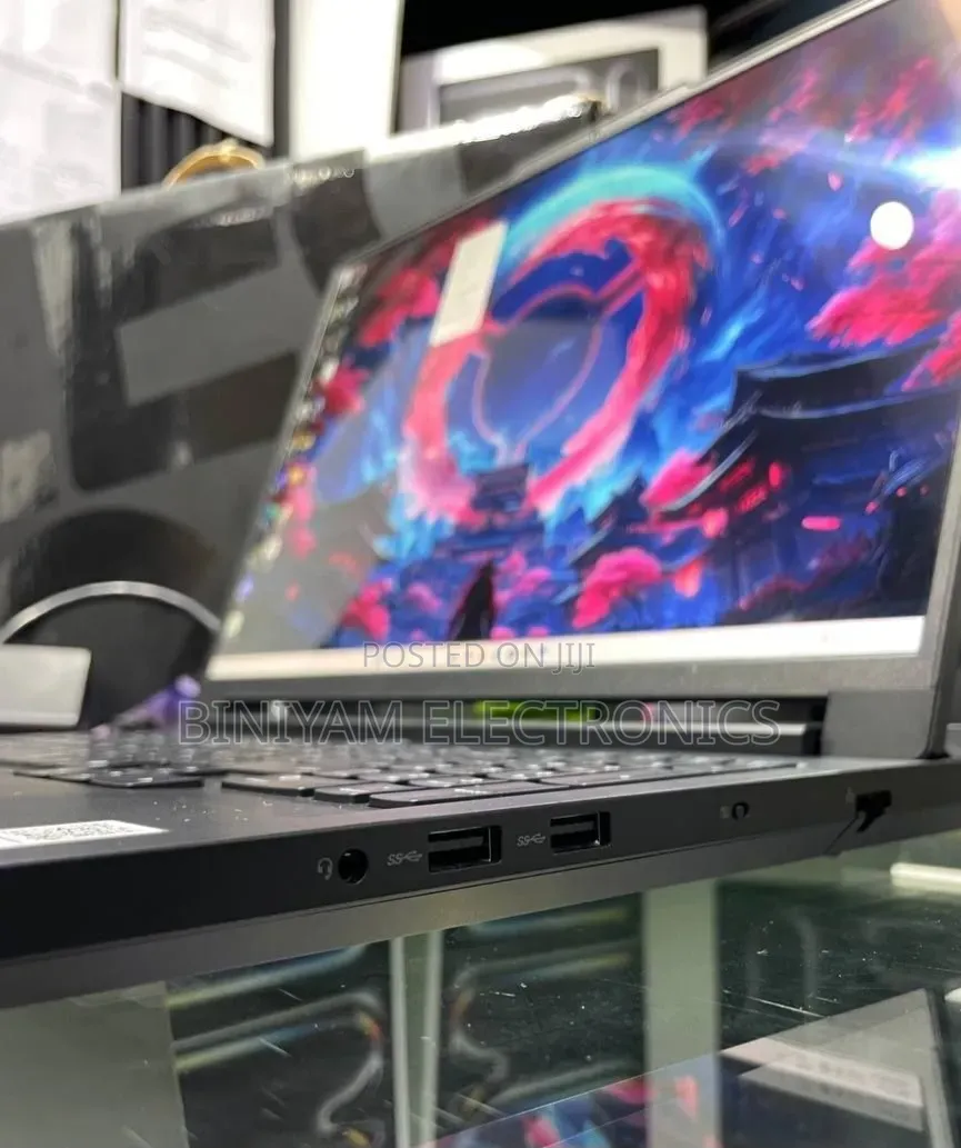 New Laptop Lenovo Legion Pro 7 64GB Intel Core Ultra 9 SSD 2T