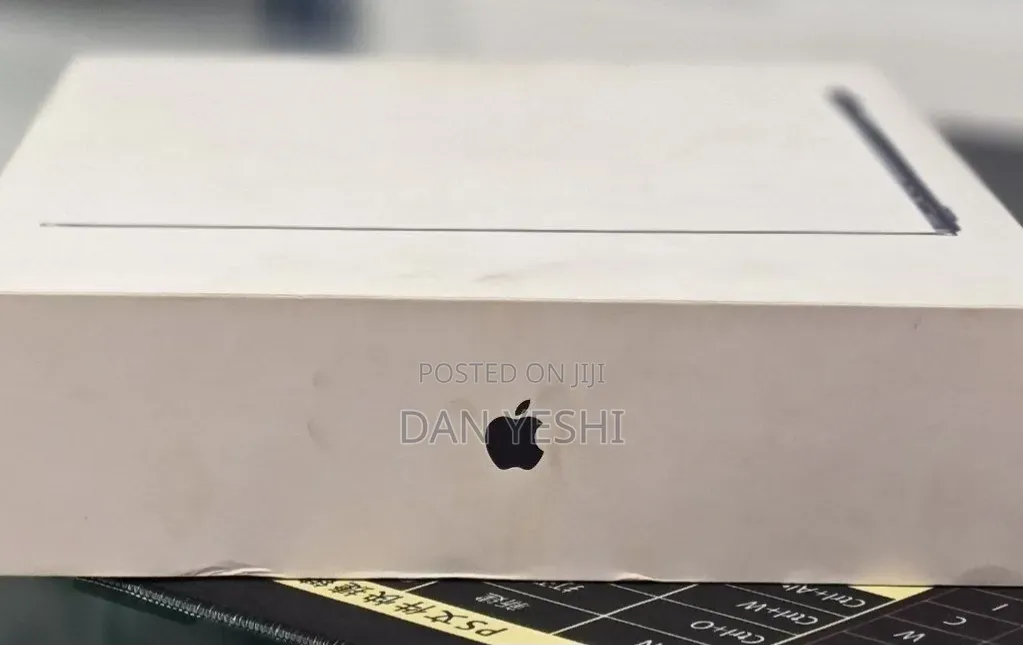 New Laptop Apple MacBook Air 2025 M4 16GB Apple M4 SSD 256GB