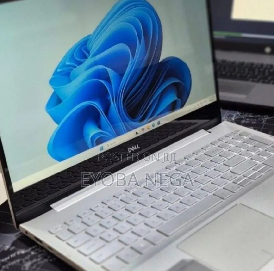 New Laptop Dell Inspiron 15 8GB Intel Core i5 SSD 256GB