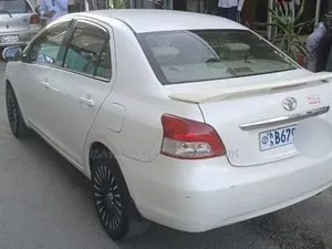 Toyota Yaris 2011 White