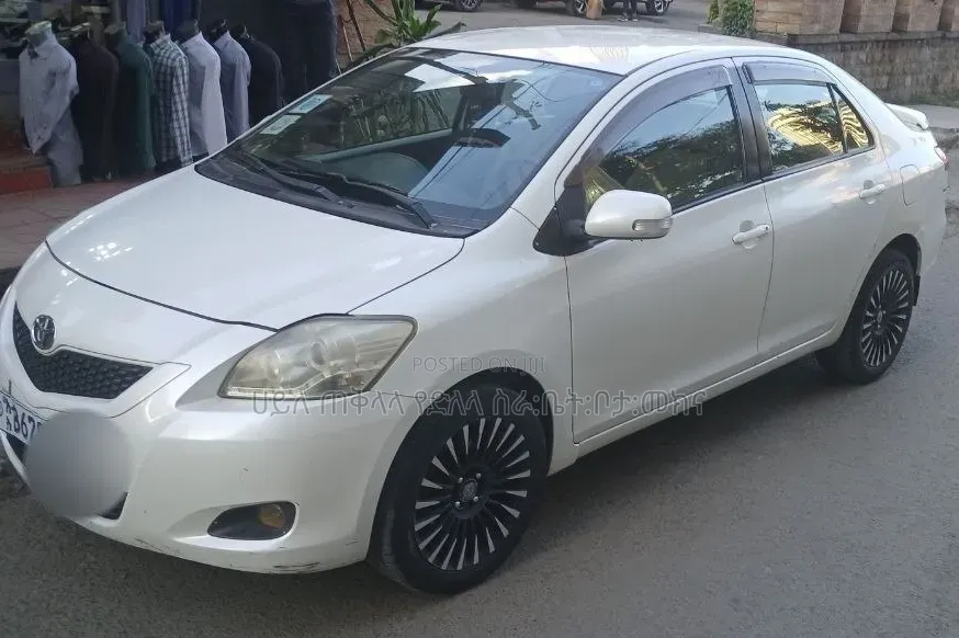 Toyota Yaris 2011 White