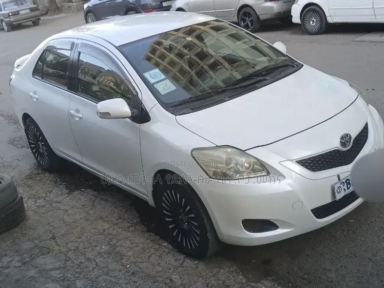 Toyota Yaris 2011 White