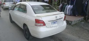 Toyota Yaris 2011 White