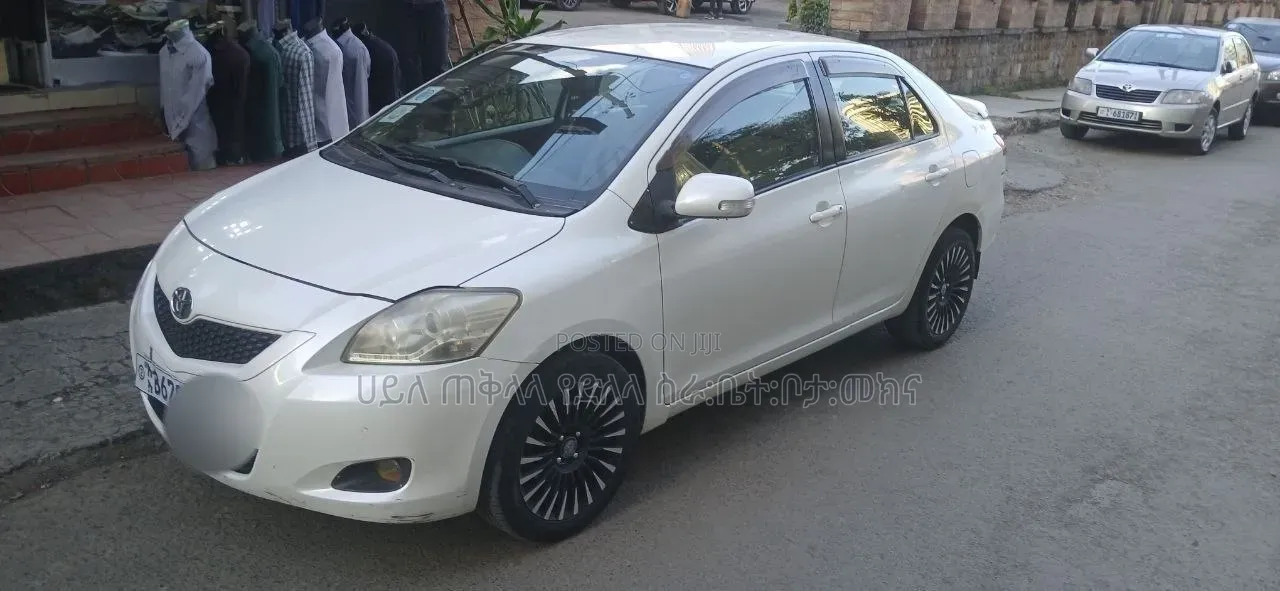 Toyota Yaris 2011 White
