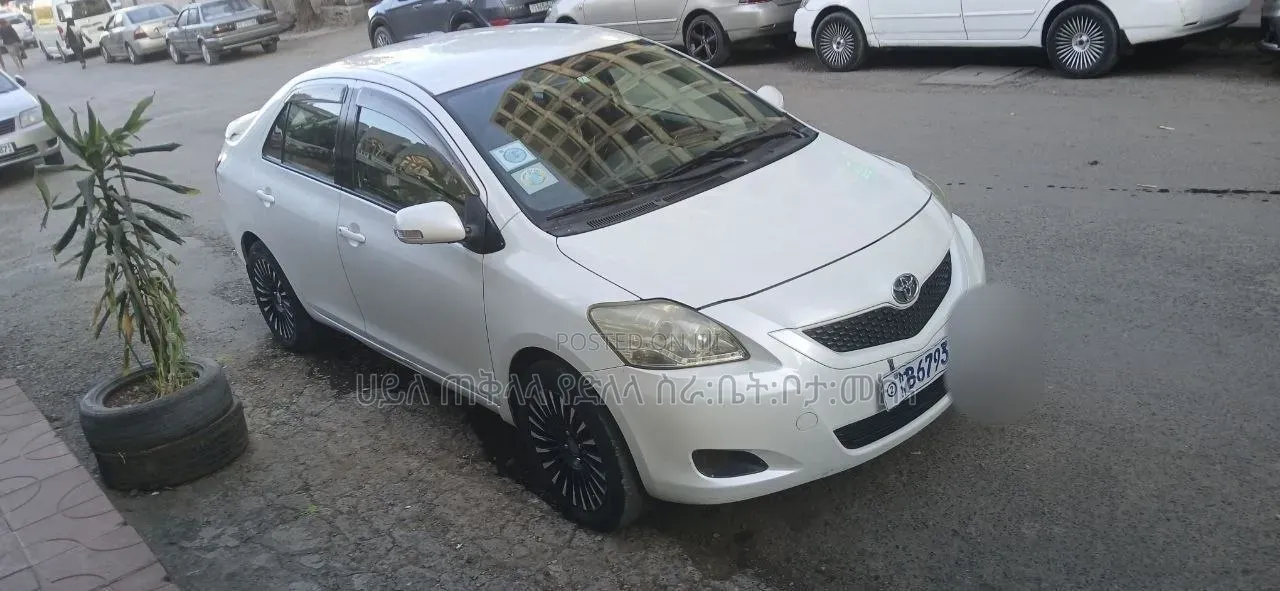 Toyota Yaris 2011 White