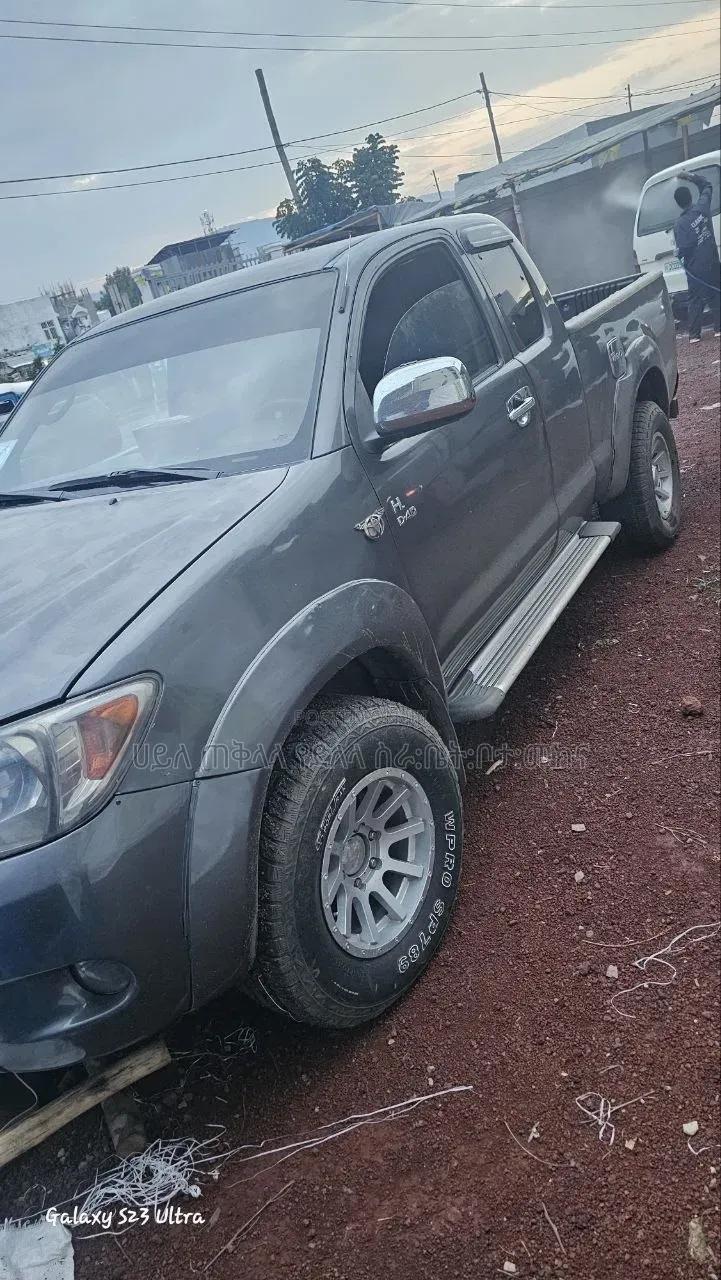 Toyota Hilux 2008 Gray