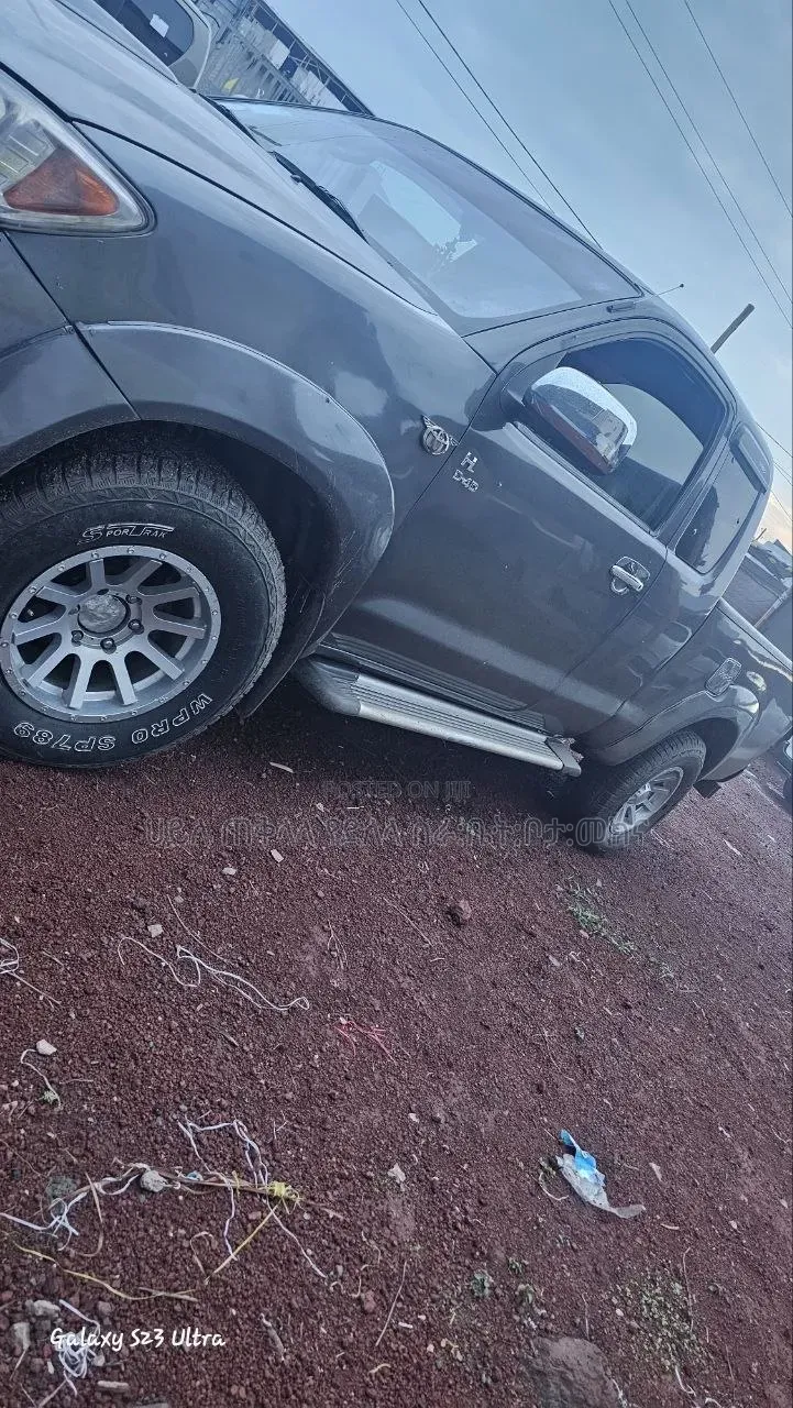 Toyota Hilux 2008 Gray