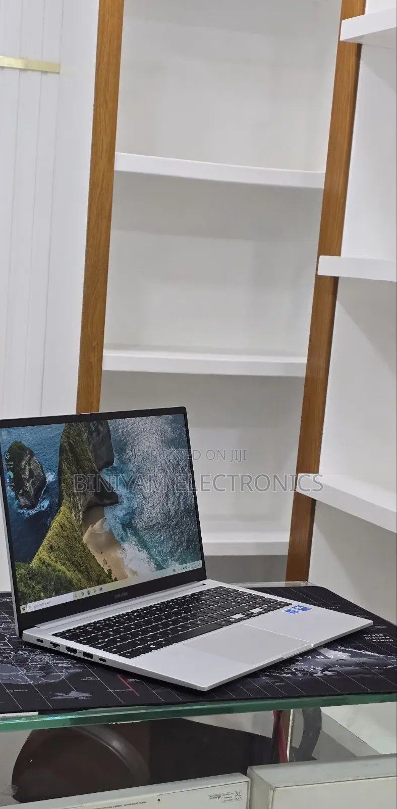 New Laptop Samsung Galaxy Book4 16GB Intel Core i7 SSD 512GB