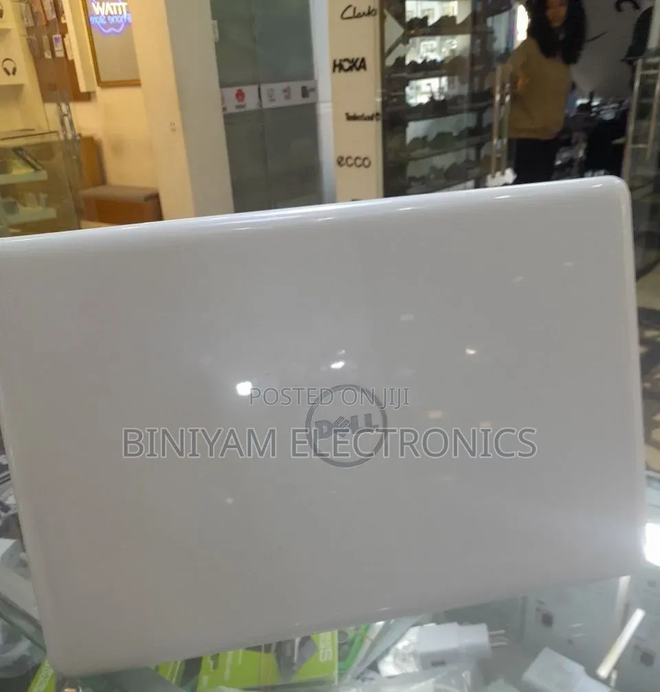 New Laptop Dell Inspiron 15 5567 16GB Intel Core i7 SSD 512GB