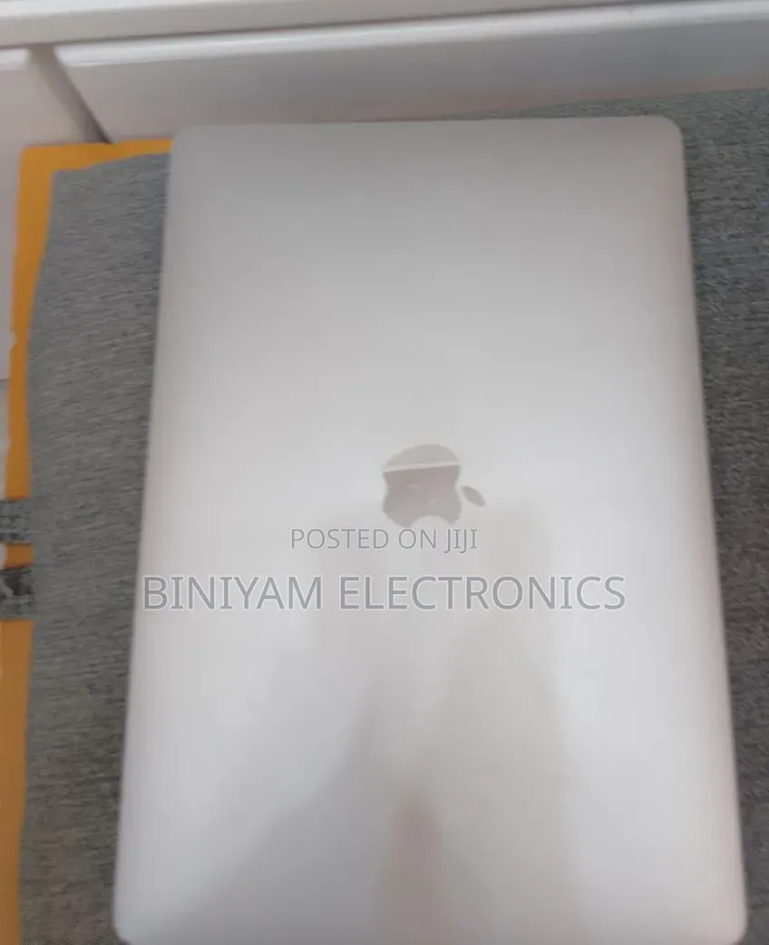 New Laptop Apple MacBook Air 8GB Apple M1 SSD 256GB