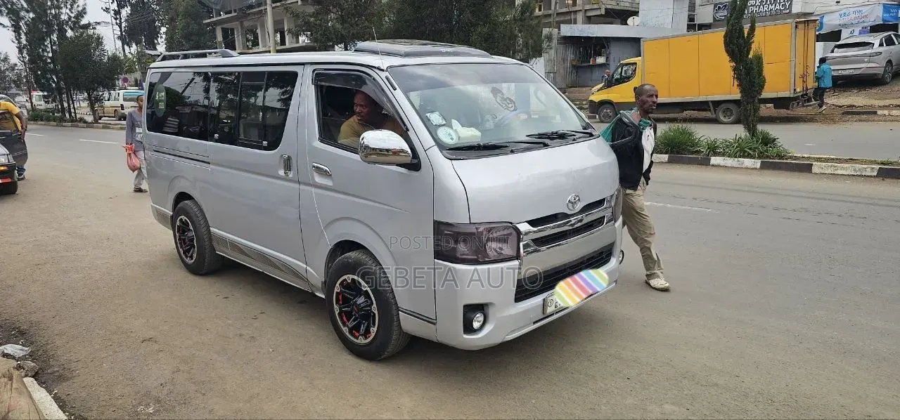 Toyota HiAce 2009 Silver