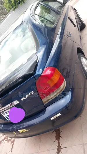 Toyota Platz 2005