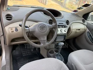 Toyota Platz 2005