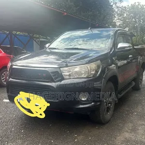 Toyota Hilux 2017 Gray