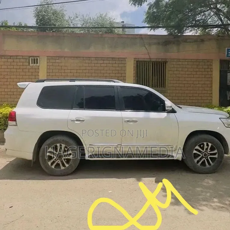 Toyota Land Cruiser 2014 White
