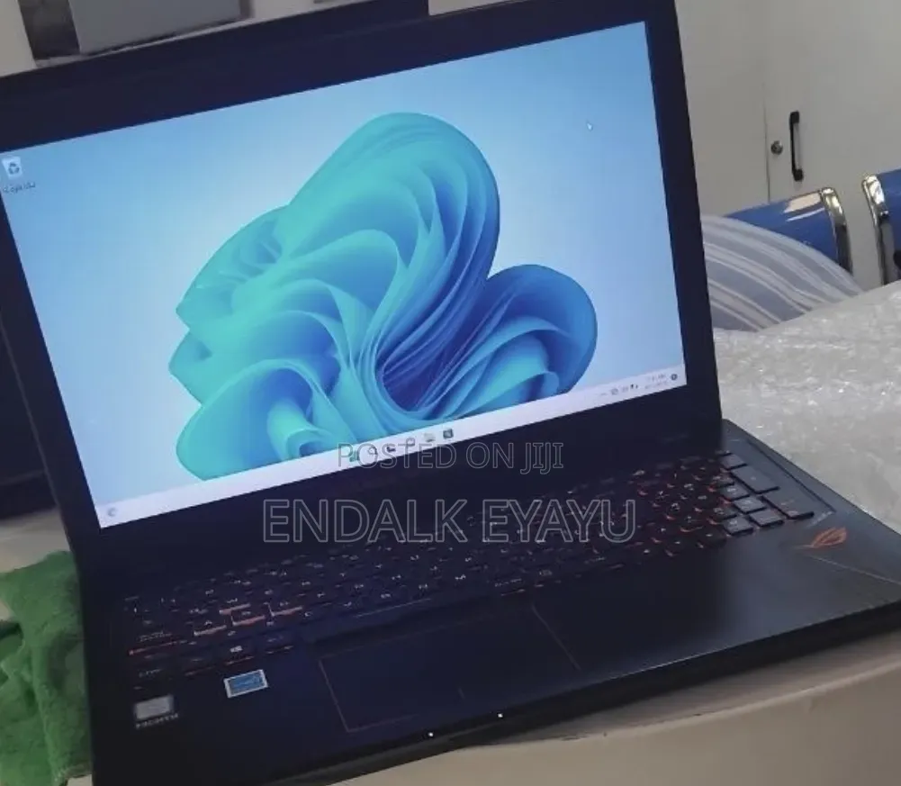 New Laptop Asus 8GB Intel Core i5 SSD 256GB