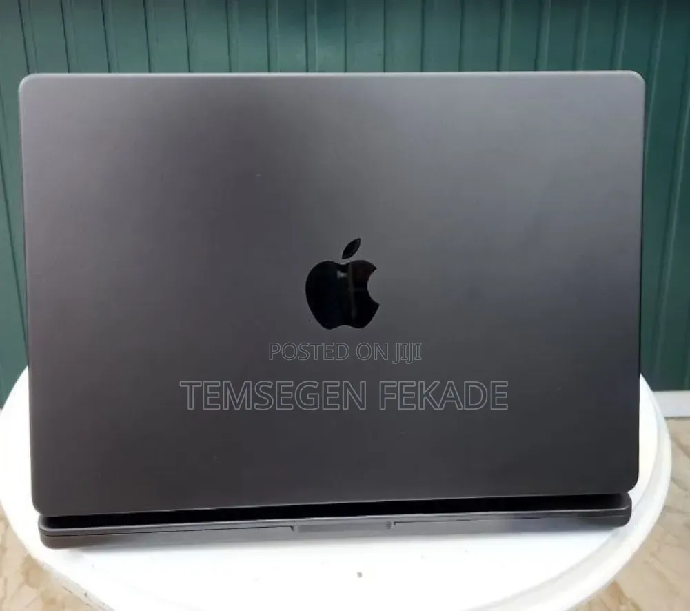 New Laptop Apple MacBook Pro 2023 M3 Pro 18GB Apple M3 Pro SSD 512GB