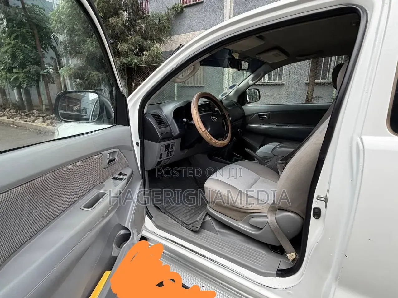 Toyota Hilux 2010 White