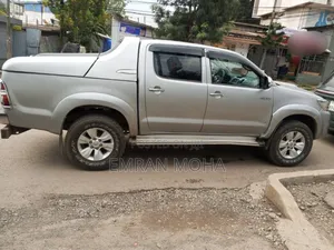 Toyota Hilux 2015 Silver
