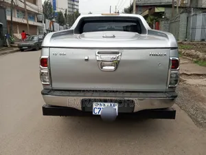Toyota Hilux 2015 Silver