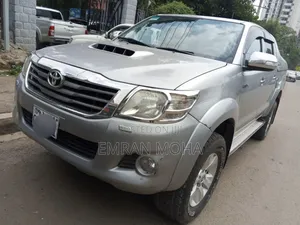 Toyota Hilux 2015 Silver