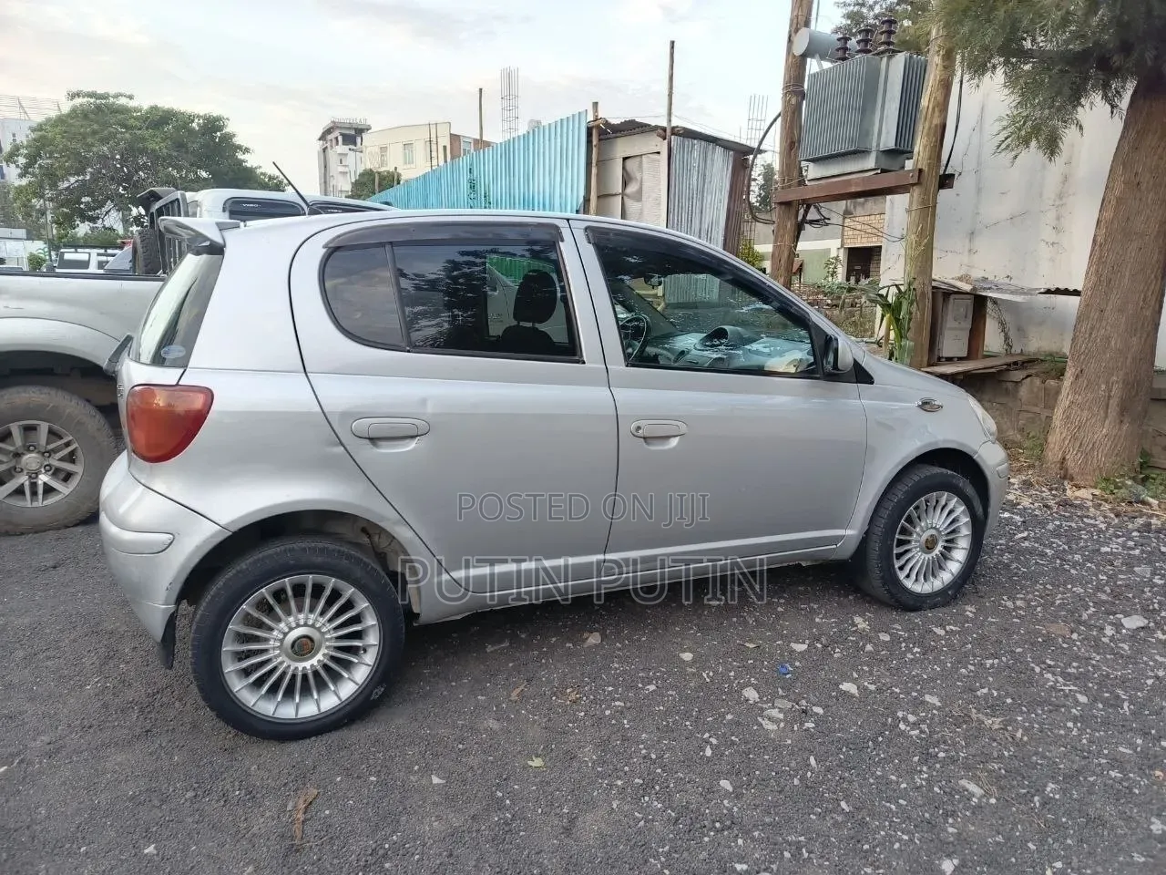 Toyota Vitz 2004 Silver