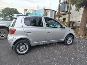 Toyota Vitz 2004 Silver