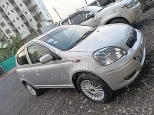 Toyota Vitz 2004 Silver