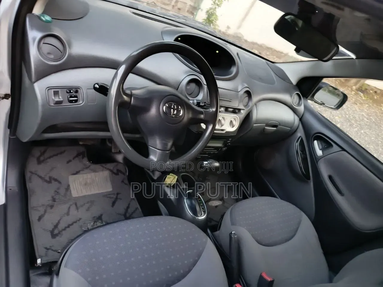 Toyota Vitz 2004 Silver