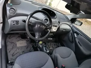 Toyota Vitz 2004 Silver