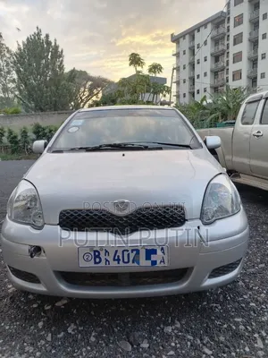 Toyota Vitz 2004 Silver