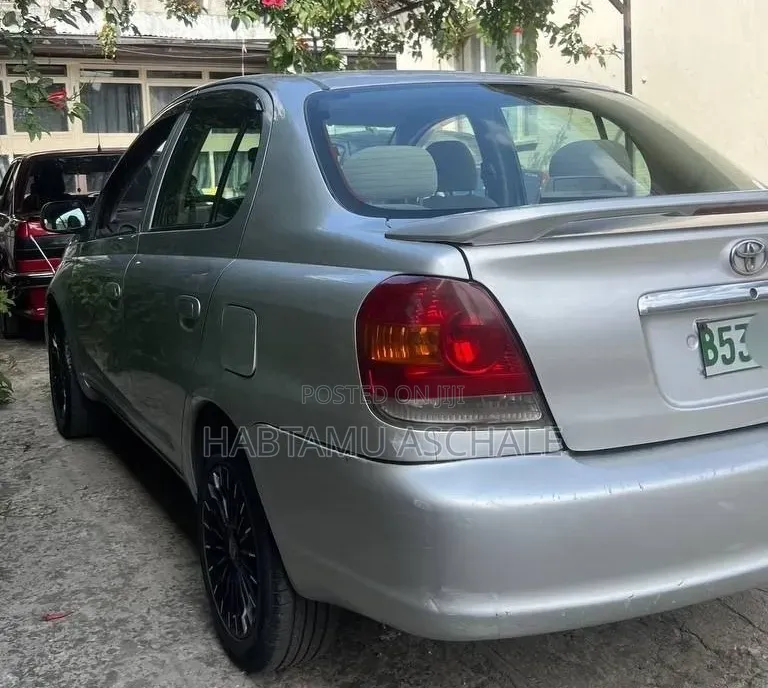 Toyota Platz 2004 Silver
