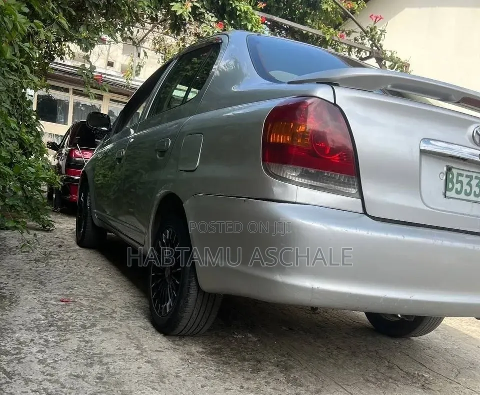 Toyota Platz 2004 Silver