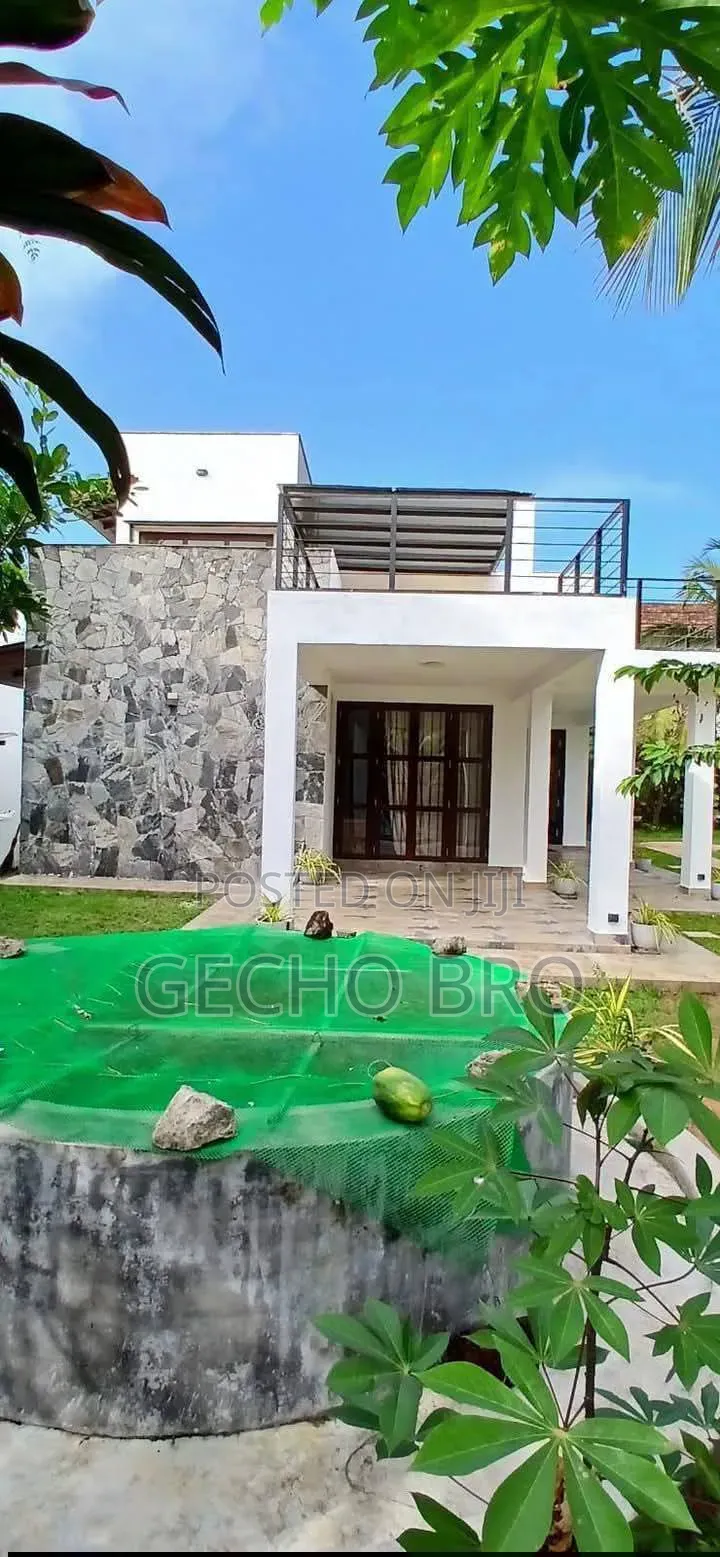 Furnished 10bdrm House in Bole for sale