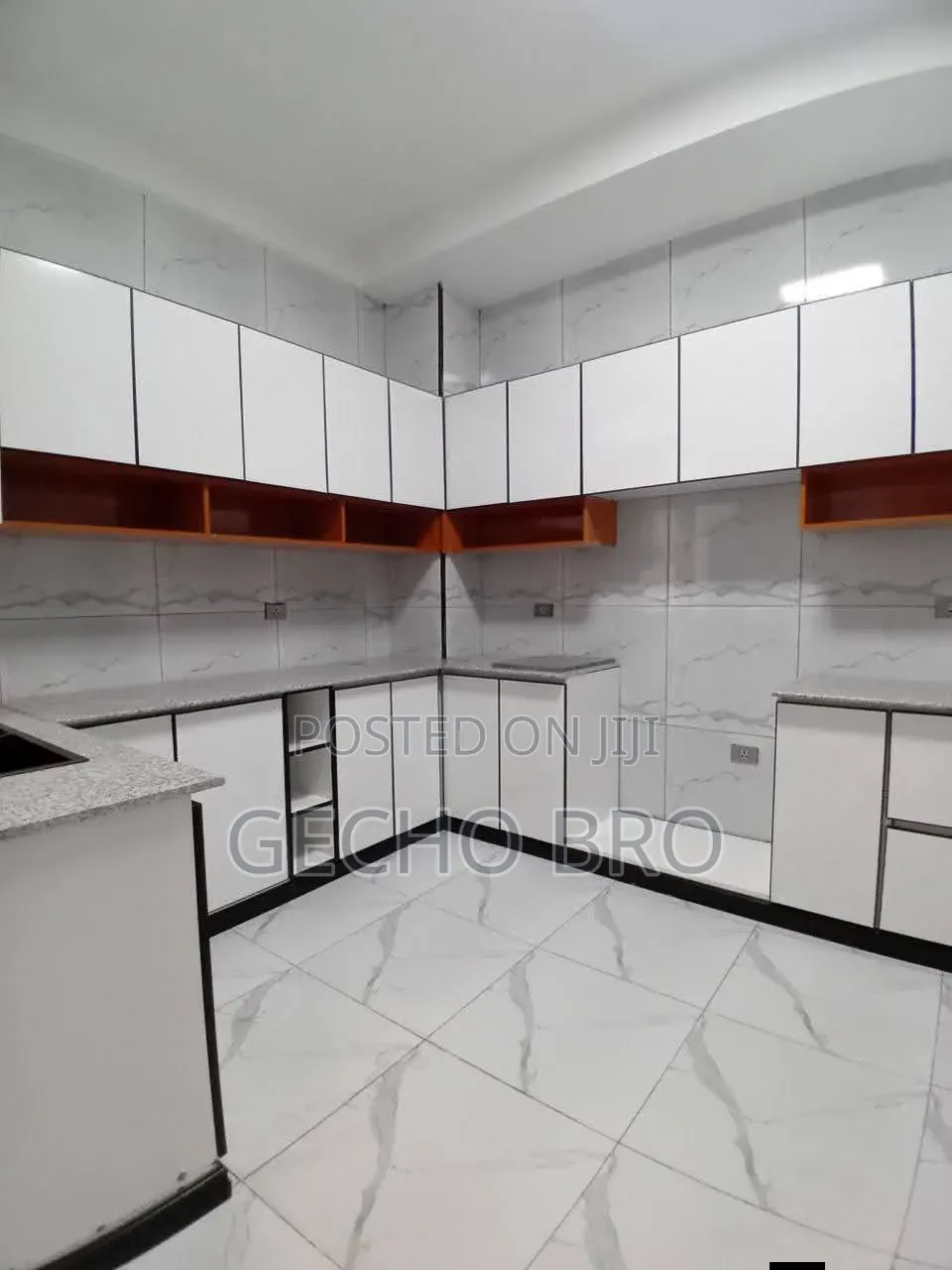 Furnished 10bdrm House in Bole for sale