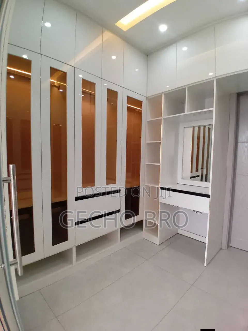 Furnished 10bdrm House in Bole for sale