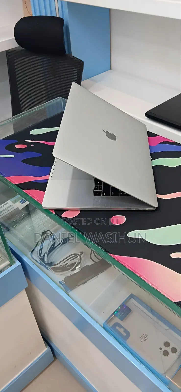 New Laptop Apple MacBook Pro 2018 16GB Intel Core i7 SSD 256GB