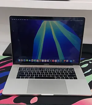 New Laptop Apple MacBook Pro 2018 16GB Intel Core i7 SSD 256GB