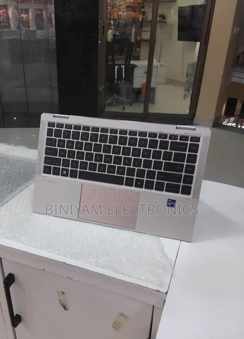 New Laptop HP EliteBook 1040 G8 16GB Intel Core i7 SSD 512GB