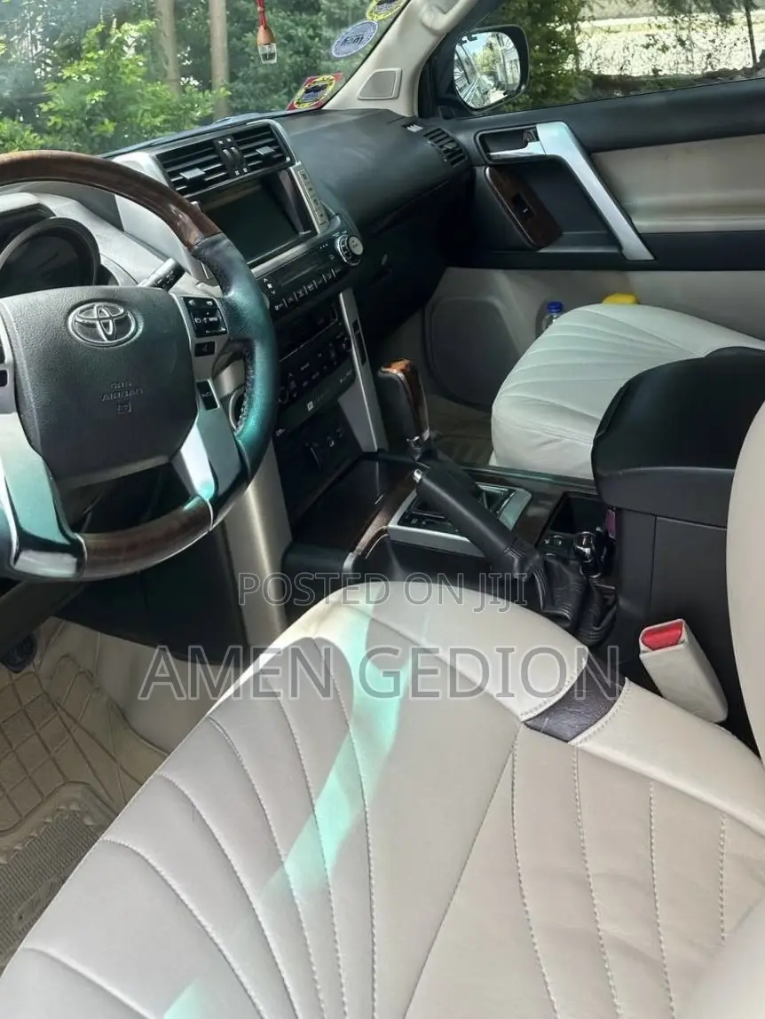 Toyota Land Cruiser 2013 Black