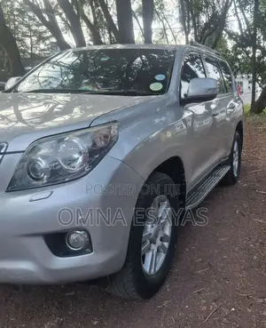 Toyota Land Cruiser Prado 2012 Silver