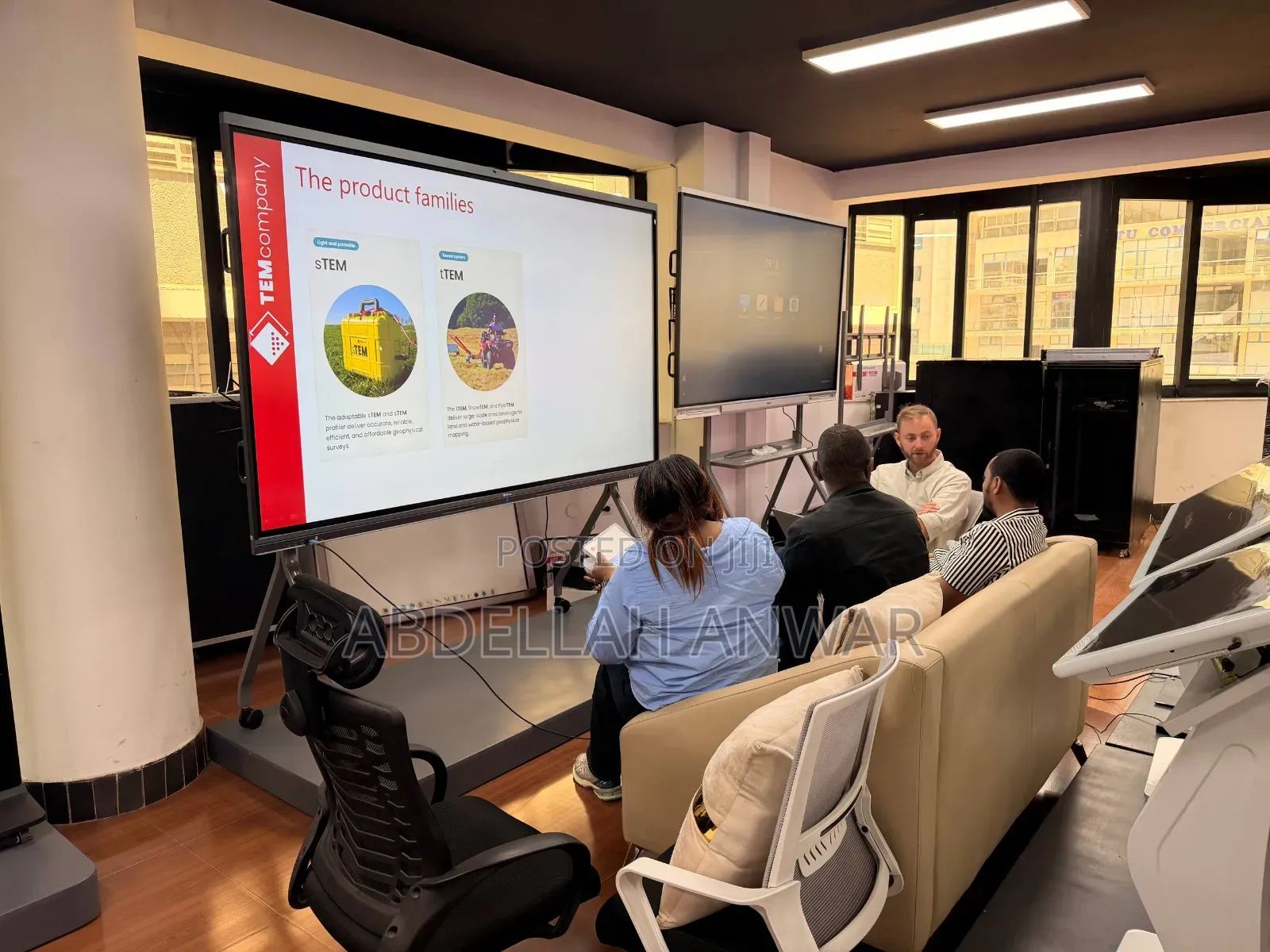 85 in Interactive Display Screen