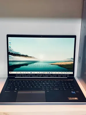 New Laptop HP ZBook Firefly G8 32GB Intel Core i7 SSD 512GB
